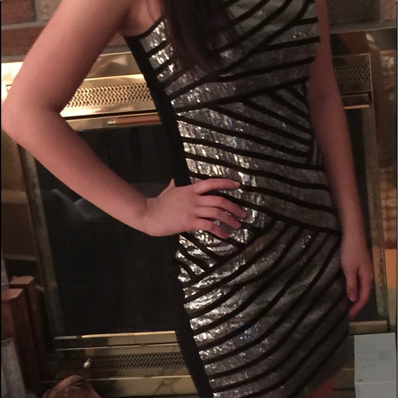 Geometric pattern black and silver sequin dress - Picture 4 of 11